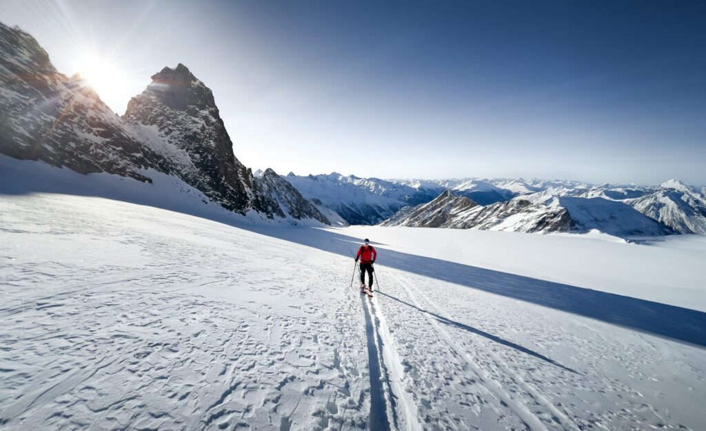 Ski de randonnée à Val-d'Isère : monter, respirer, redescendre 1 max fitz rWY JwfhZC0 unsplash